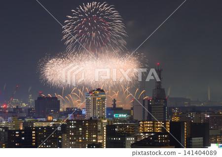 Night view and fireworks in Oita City (Oita City, Oita Prefecture) Night view and fireworks in Oita City (Oita City, Oita Prefecture) 141404089