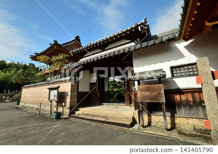 Minamimukoyama_Seihoin (Shosei-do Hall and Sanmon Gate) [Taishi-cho, Minamikawachi-gun, Osaka Prefecture] 141405790