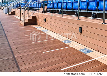 Paloma Mizuho Rugby Stadium has stands with wheelchair accessible spectator spaces. Paloma Mizuho Rugby Stadium has stands with wheelchair accessible spectator spaces. 141406923