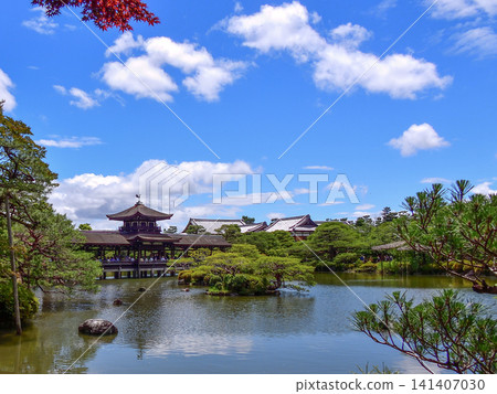 Heian Jingu Shrine Higashinjinen Taishirakaku和Seo Fond Pond 141407030