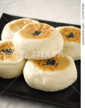 Flat-baked sweet bean paste bun Flat-baked sweet bean paste bun 141407686