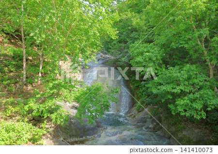 從神威若橋眺望知床半島的初夏景色 從神威若橋眺望知床半島的初夏景色 141410073