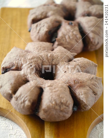 Chocolate chip ring bread Chocolate chip ring bread 141410231