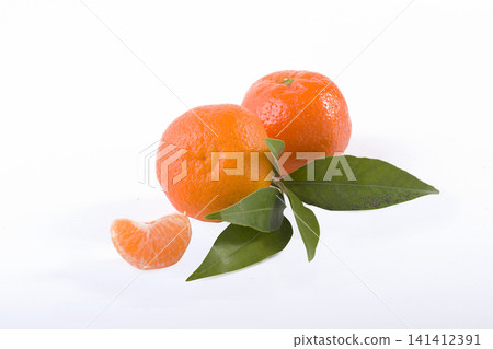 fresh mandarines isolated on white background. Oranges are arranged in rows. Placed on a white background. fresh mandarines isolated on white background. Oranges are arranged in rows. Placed on a white background. 141412391