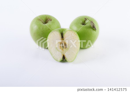 green apples isolated on white background green apples isolated on white background 141412575