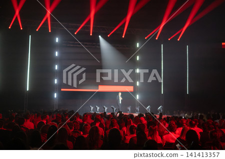 Dynamic Conference Speaker Engaging a Large Audience Dynamic Conference Speaker Engaging a Large Audience 141413357