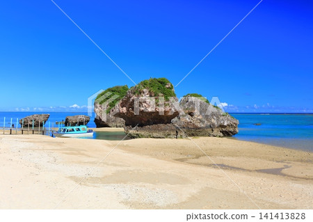 [Okinawa Prefecture] Mibaru Beach and rocky reef under a clear blue sky. 141413828