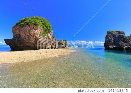 [Okinawa Prefecture] Mibaru Beach and rocky reef under a clear blue sky. 141413845