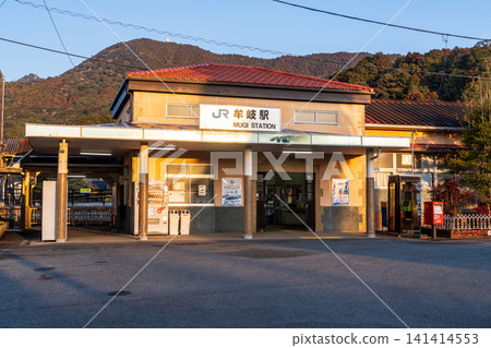 JR麥線麥站,早春清晨的車站大樓(2),德島縣海府郡麥町 JR麥線麥站,早春清晨的車站大樓(2),德島縣海府郡麥町 141414553