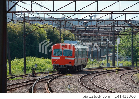 Gakunan Railway train entering Hina Station 141415366