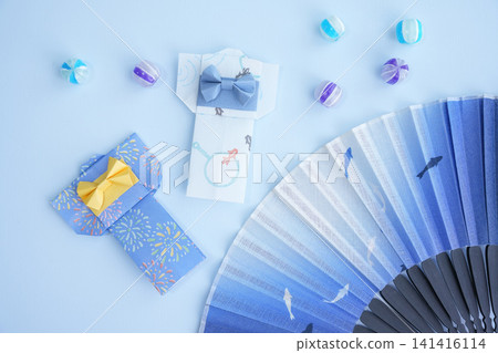 一張充滿夏日氣息的圖片,圖中人物手持扇子,身穿浴衣。 一張充滿夏日氣息的圖片,圖中人物手持扇子,身穿浴衣。 141416114