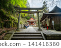 The solemn approach to Kotohira Shrine in Kagawa Prefecture and the scenery of the inner shrine (Iwakon Shrine). 141416360