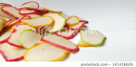 Unfried, colorful starch crackers Unfried, colorful starch crackers 141416689
