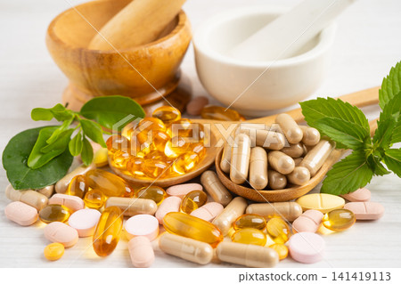 Fish oil vitamin with EPA and DHA,Alternative medicine herbal organic capsule with vitamin E omega 3. Fish oil vitamin with EPA and DHA,Alternative medicine herbal organic capsule with vitamin E omega 3. 141419113