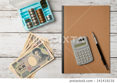家庭預算、帳簿管理和現金形象 家庭預算、帳簿管理和現金形象 141419238