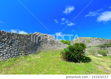 [Okinawa Prefecture] Gushikawa Castle Ruins under a clear sky 141420157