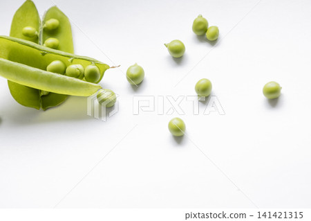 Fresh green peas in open pods isolated on white background. Close up view of organic legumes, healthy food ingredient, raw vegetables, natural harvest, vegan nutrition, vegetarian eating concept. 141421315