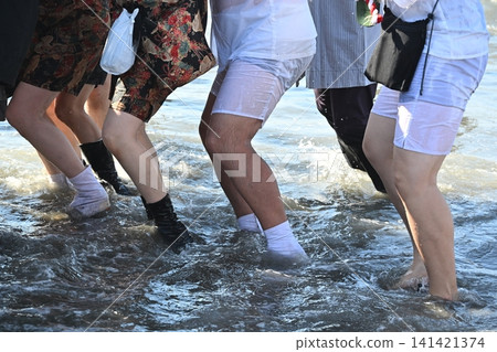 Scenes from the Hamakoshi Festival, Kanagawa Prefecture Scenes from the Hamakoshi Festival, Kanagawa Prefecture 141421374