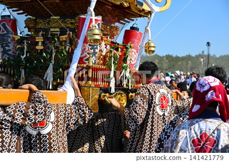 Scenes from the Hamakoshi Festival, Kanagawa Prefecture Scenes from the Hamakoshi Festival, Kanagawa Prefecture 141421779