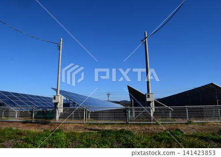 太陽能電池板自然能源 太陽能電池板自然能源 141423853