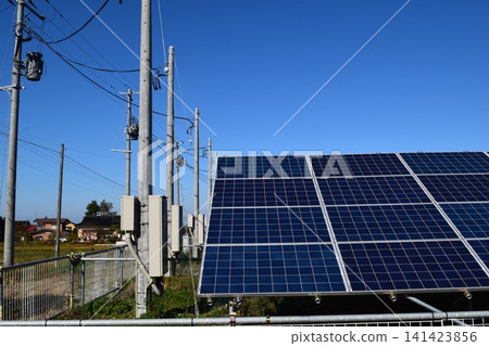太陽能電池板自然能源 太陽能電池板自然能源 141423856