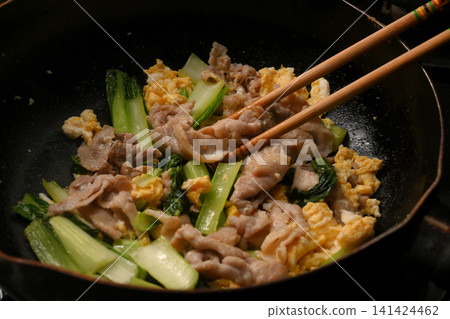 Stir-fried Chinese-style egg with pork and Japanese mustard spinach Stir-fried Chinese-style egg with pork and Japanese mustard spinach 141424462