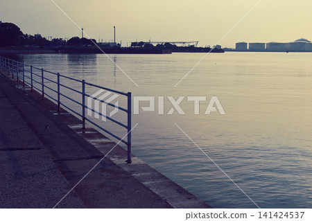 黃昏時分,千葉港公園的海景 黃昏時分,千葉港公園的海景 141424537