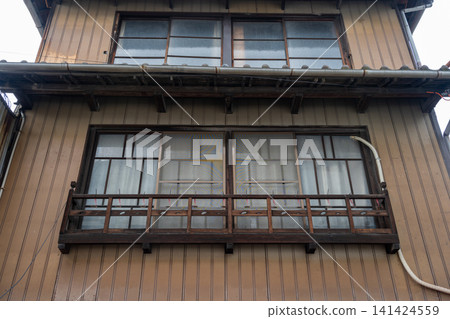日本愛知縣瀨戶市一棟古老而美麗的建築 日本愛知縣瀨戶市一棟古老而美麗的建築 141424559