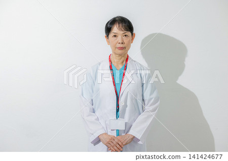 A bowing doctor 141424677