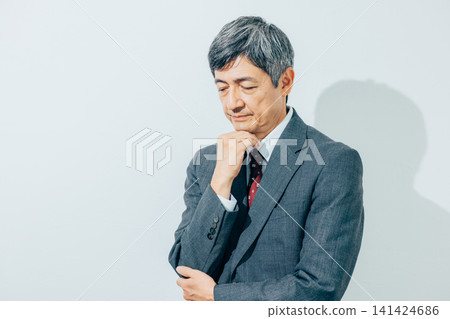思考高級男性 141424686