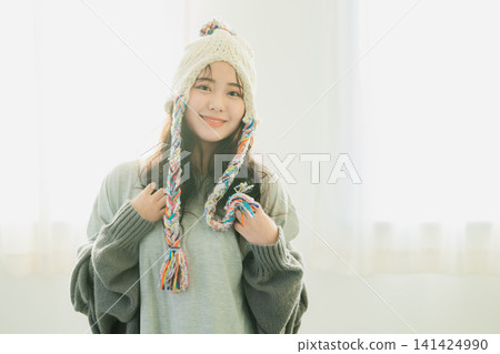 一位戴著針織帽的女士的肖像 一位戴著針織帽的女士的肖像 141424990