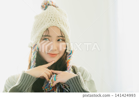 一位戴著針織帽的女士的肖像 一位戴著針織帽的女士的肖像 141424993