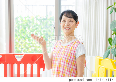 資深老年育兒工作者 141425117