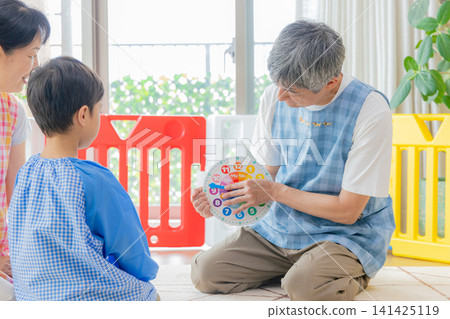 有在幼兒園使用的孩子的托兒所 141425119
