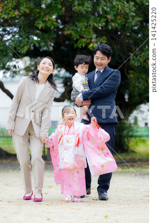 Young family, parent and child, Shichi-Go-San (traditional Japanese festival for children), outdoors, family Young family, parent and child, Shichi-Go-San (traditional Japanese festival for children), outdoors, family 141425220
