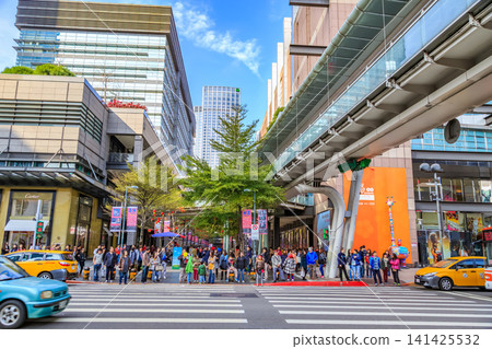 2015年台灣街景:台北市、新光三越、信義新世界 2015年台灣街景:台北市、新光三越、信義新世界 141425532