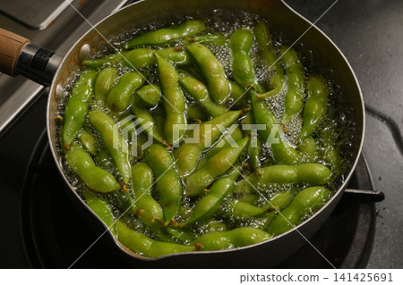 How to boil edamame How to boil edamame 141425691