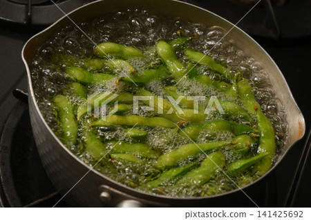 How to boil edamame How to boil edamame 141425692