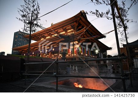東京增上寺新年篝火晚會 141425730