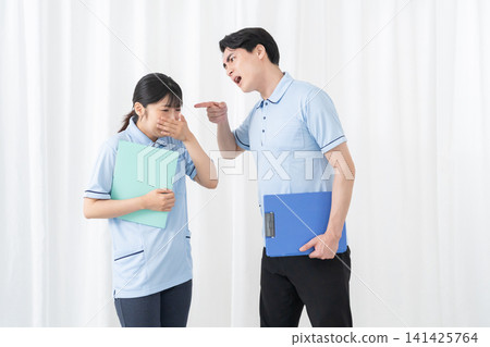 男員工對女員工發火 141425764