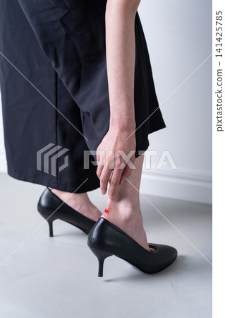 Woman with blisters from wearing pumps - special effects makeup Woman with blisters from wearing pumps - special effects makeup 141425785