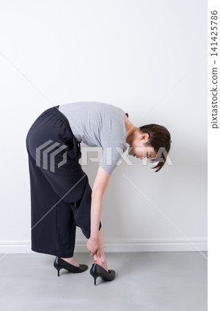 Woman with blisters from wearing pumps - special effects makeup Woman with blisters from wearing pumps - special effects makeup 141425786