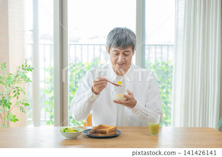 吃飯的老人 141426141