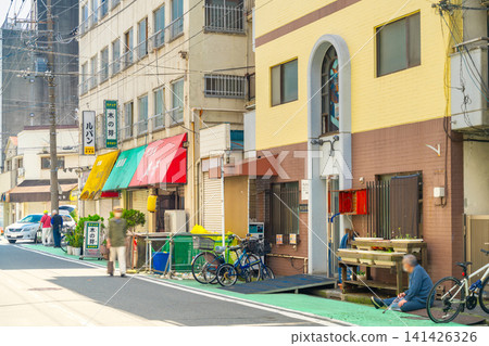 橫濱壽町,日本三大貧民窟之一。 橫濱壽町,日本三大貧民窟之一。 141426326