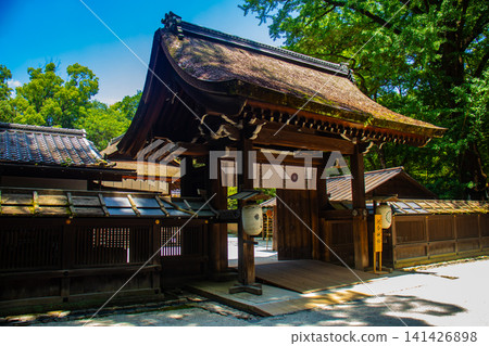河合神社是女性的守護神,提供以下方面的祝福:美麗、平安分娩、育兒、姻緣、學業成功和長壽。 河合神社是女性的守護神,提供以下方面的祝福:美麗、平安分娩、育兒、姻緣、學業成功和長壽。 141426898
