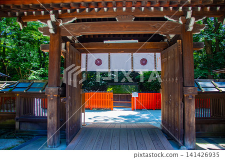 河合神社是女性的守護神,提供以下方面的祝福:美麗、平安分娩、育兒、姻緣、學業成功和長壽。 河合神社是女性的守護神,提供以下方面的祝福:美麗、平安分娩、育兒、姻緣、學業成功和長壽。 141426935