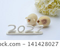 New Year's greeting card material featuring cream-colored hydrangeas and wool felt sheep. 141428027