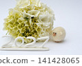 New Year's greeting card material featuring cream-colored hydrangeas and felt sheep. 141428065