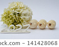 New Year's greeting card material featuring cream-colored hydrangeas and felt sheep. 141428068
