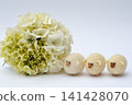 New Year's greeting card material featuring cream-colored hydrangeas and felt sheep. 141428070